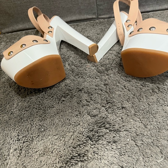 GIUSEPPE ZANOTTI Elegant Tan Platform Heels - Picture 3 of 3